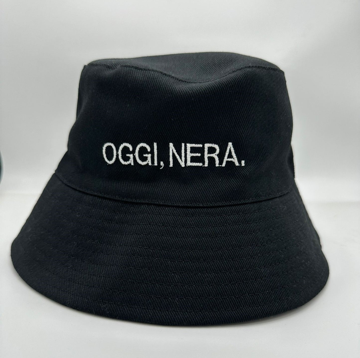 Cappellino Donna "OGGI, NERA"