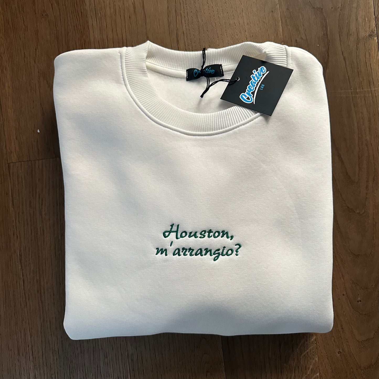 Felpa Donna Girocollo "Houston, m’arrangio?" – Ricamo centrale