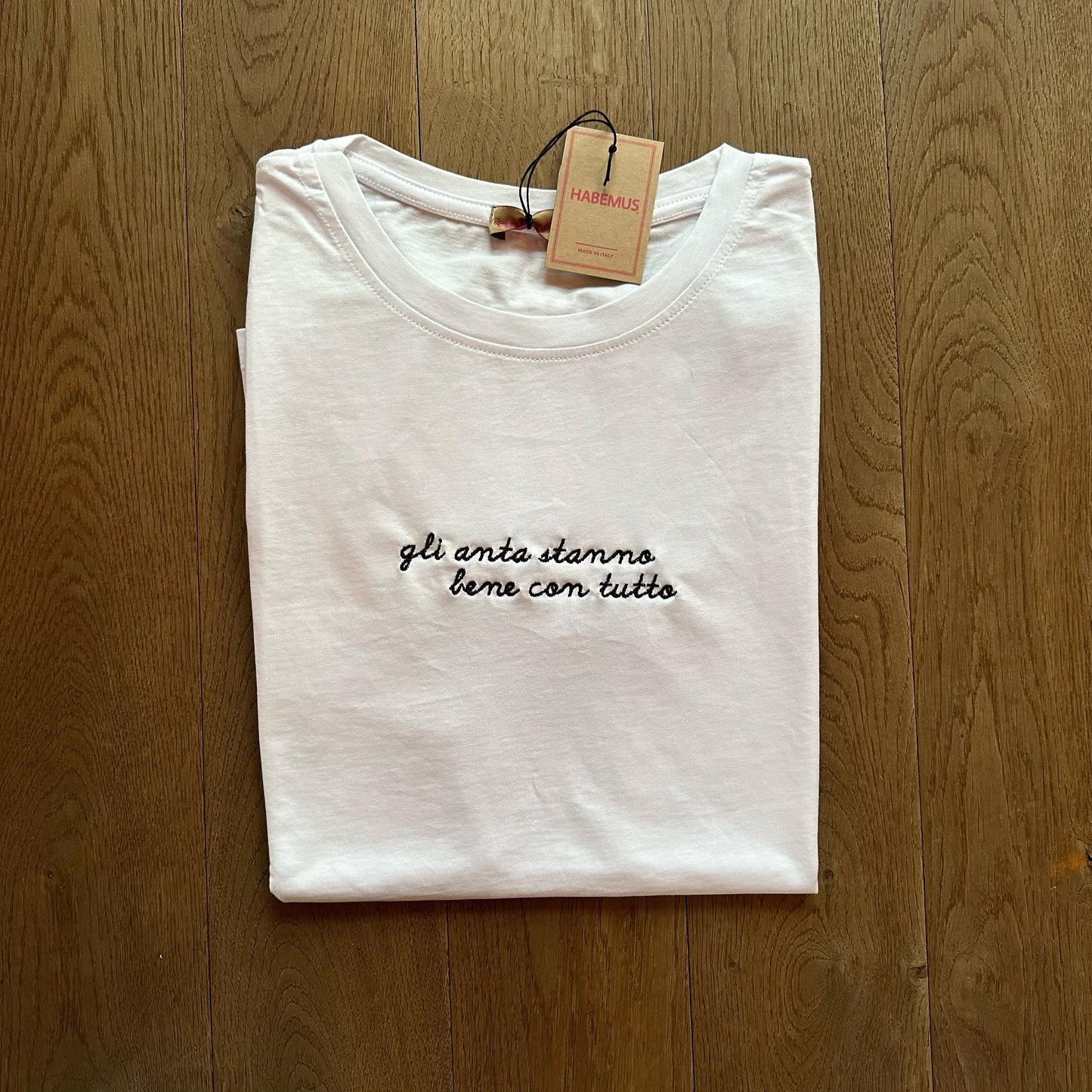 T-shirt donna con ricamo "gli anta stanno bene con tutto"
