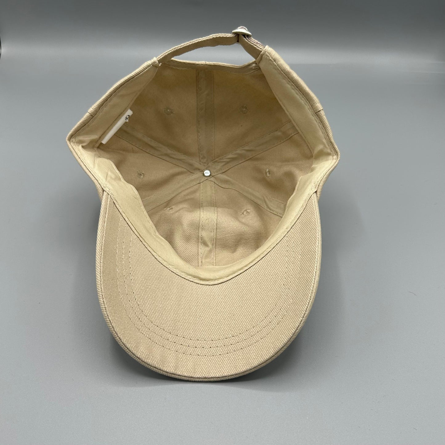 Cappellino personalizzabile – Ricama la tua scritta!