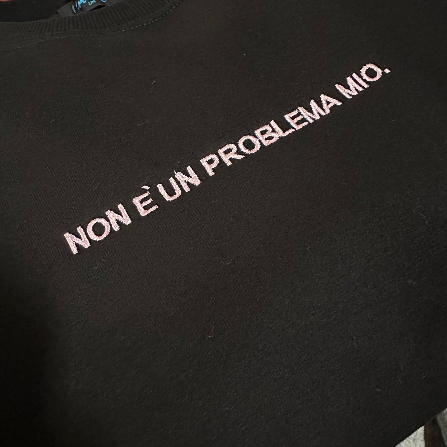 Felpa Donna Girocollo "non è un problema mio." – Ricamo centrale