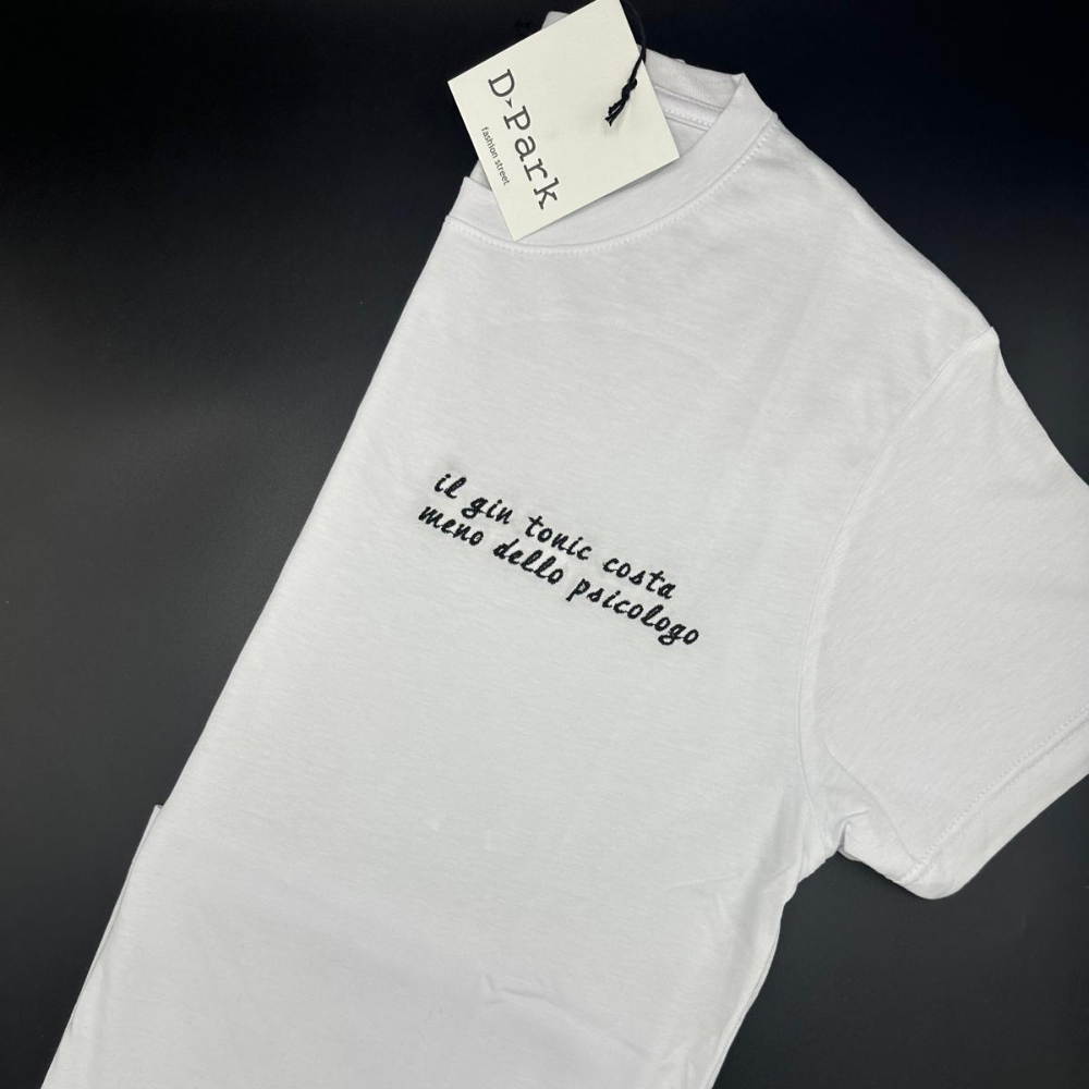 T-shirt donna ricamata  - il gin tonic costa meno dello psicologo