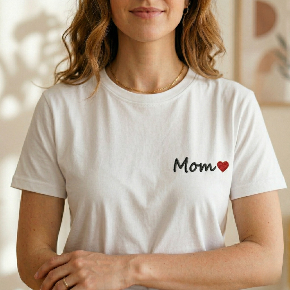 T-Shirt Donna "Mom ❤️" con Ricamo