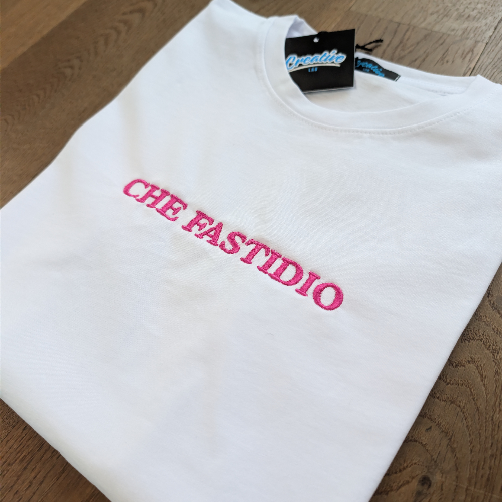 T-shirt Donna "Che Fastidio" – Ricamo Centrale