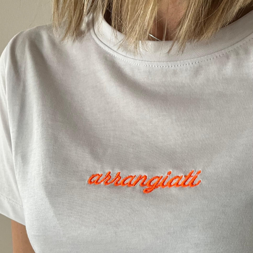T-shirt donna Ricamata " arrangiati "