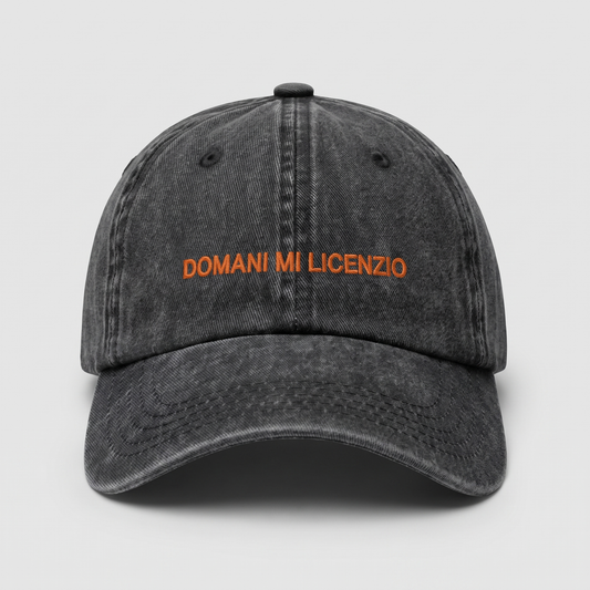 Cappellino Vintage " DOMANI MI LICENZIO " Ricamato