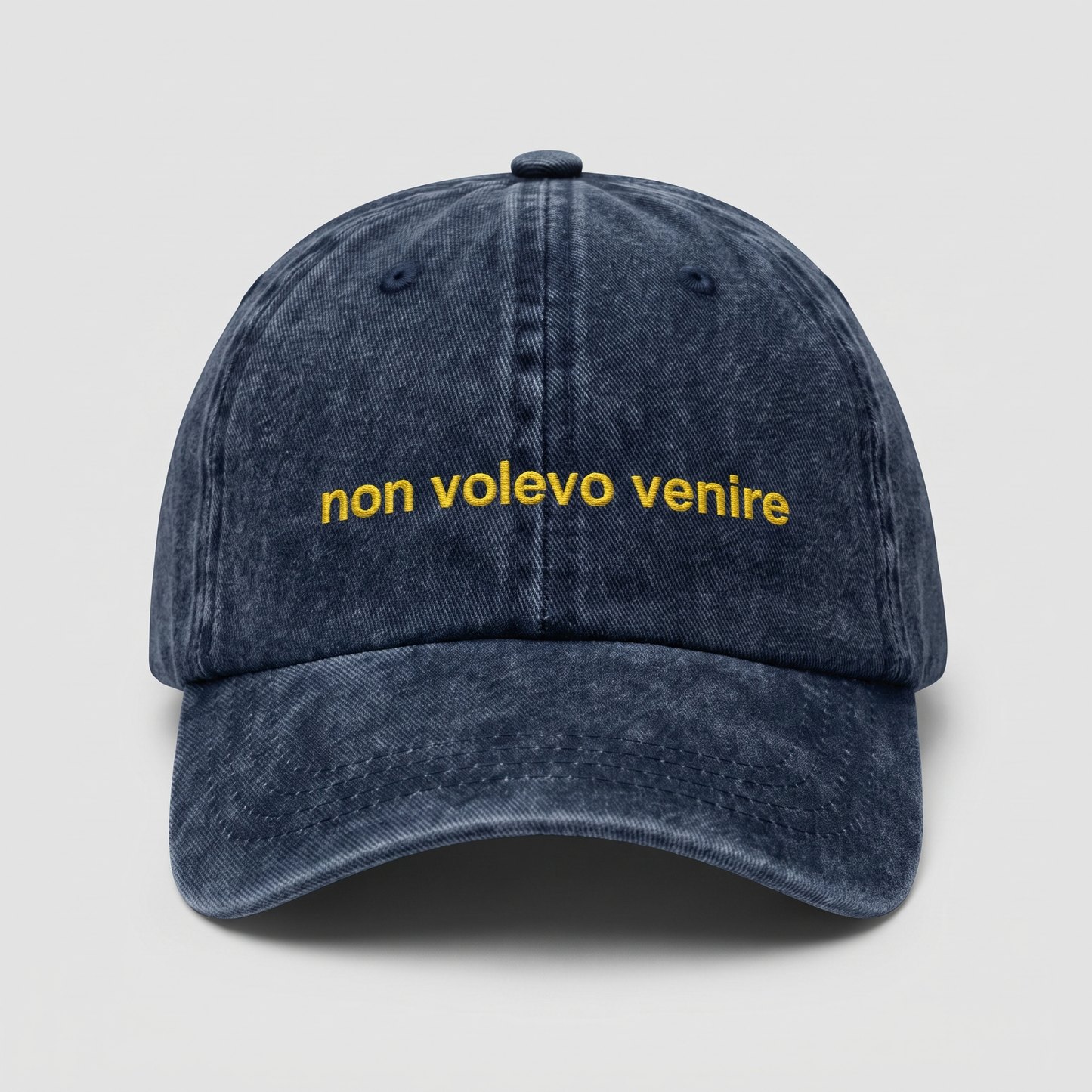 Cappellino Vintage " NON VOLEVO VENIRE" Ricamato