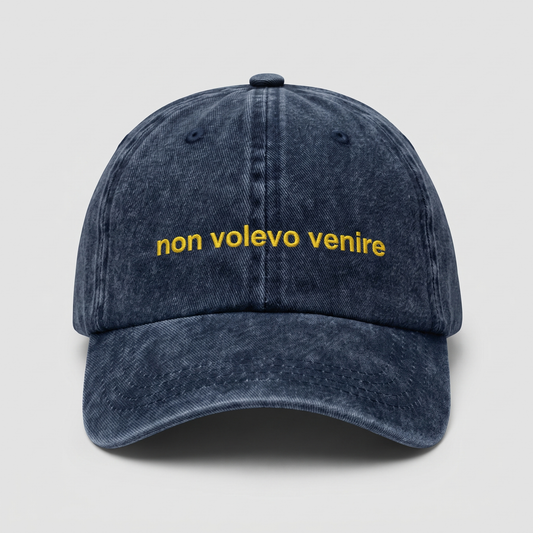 Cappellino Vintage " NON VOLEVO VENIRE" Ricamato