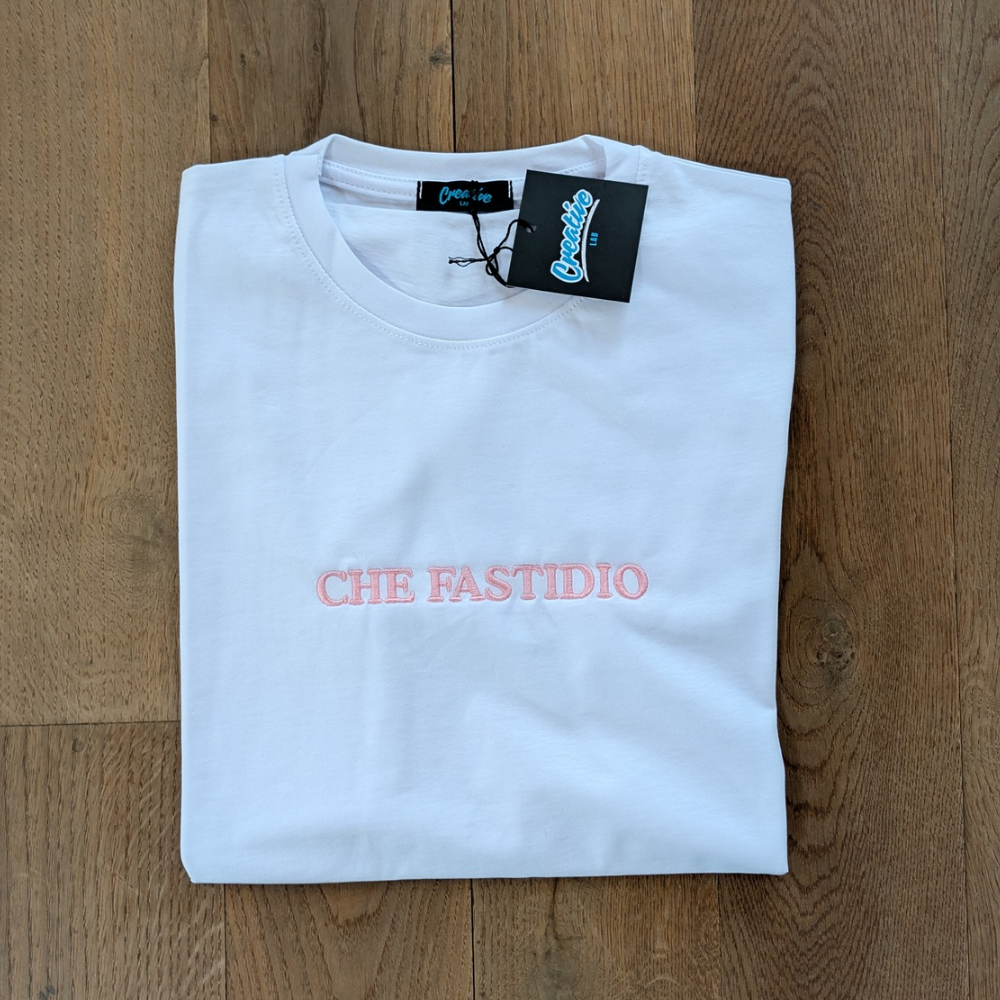 T-shirt Donna "Che Fastidio" – Ricamo Centrale