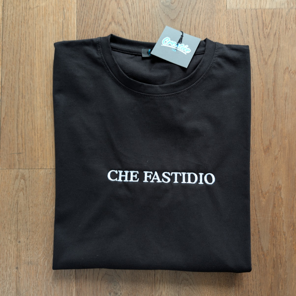 T-shirt Donna "Che Fastidio" – Ricamo Centrale