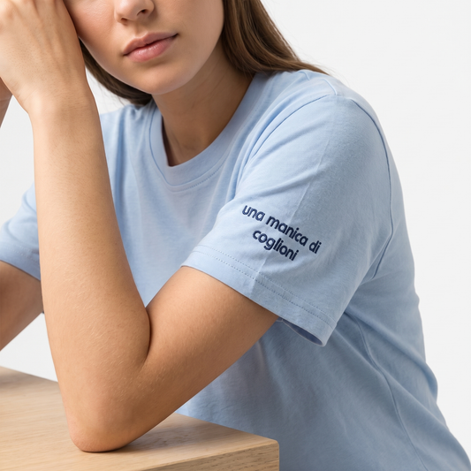 T-shirt donna ricamata sulla manica